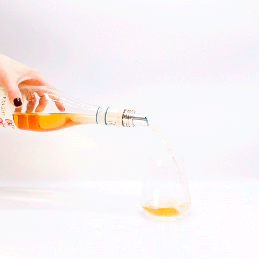 Le Fraghe Rodon Chiaretto di Bardolino bottle pouring into glass, rose wine, Bardolino, Italy