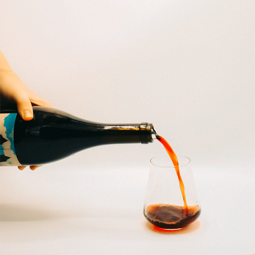 Minimus Dijon Free Pinot Noir, Oregon, Willamette Valley, USA, Red Wine Bottle Pouring into glass,